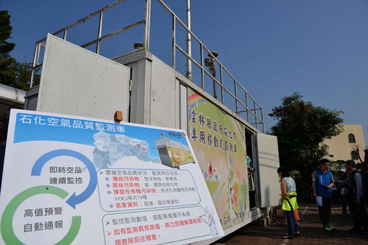 ▲石化監測車進駐溪洲國小，進行為期一個月之空氣品質監測作業。（圖／記者洪佳伶攝 , 2019.11.26）