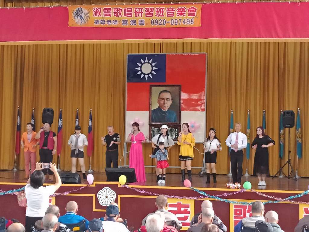 ▲彰化榮家舉辦「送愛彰榮」老歌演唱會活動，讓長輩能再重溫老歌舊夢。（圖／記者陳雅芳攝，2019.11.26）