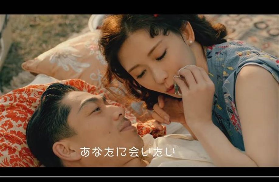 ▲林志玲與AKIRA主演的MV〈凜冬天空 / White Wings〉全球首播喊卡。（圖／AVEX）
