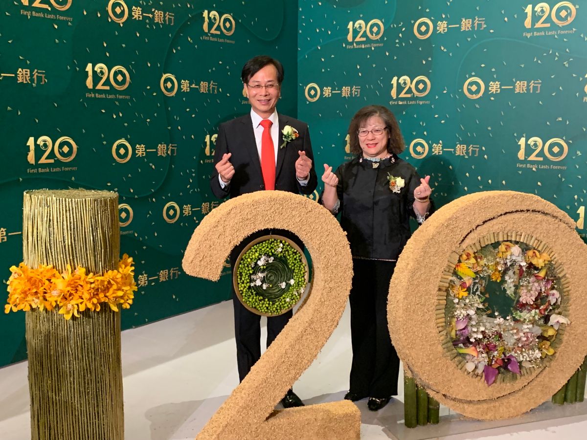 ▲第一銀行歡慶成立120周年，第一金控暨第一銀行董事長廖燦昌（左）與第一銀行總經理鄭美玲合影。（圖／記者顏真真攝，2019.11.26）