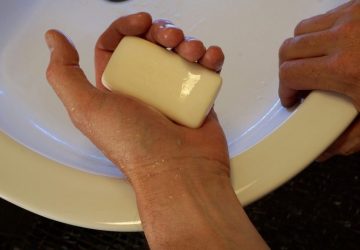 ▲水晶肥皂輸了？「俗又大碗」神皂被推爆：1 顆不用 10 塊錢。（示意圖／取自pixabay）