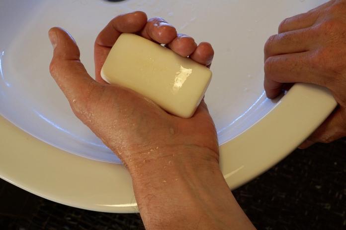 ▲網友好奇為何還是有許多人愛用肥皂，引起廣大熱議。（示意圖／取自pixabay）