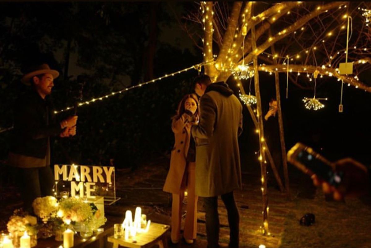 ▲毛加恩求婚，高以翔在一旁應援。（圖／翻攝IG）