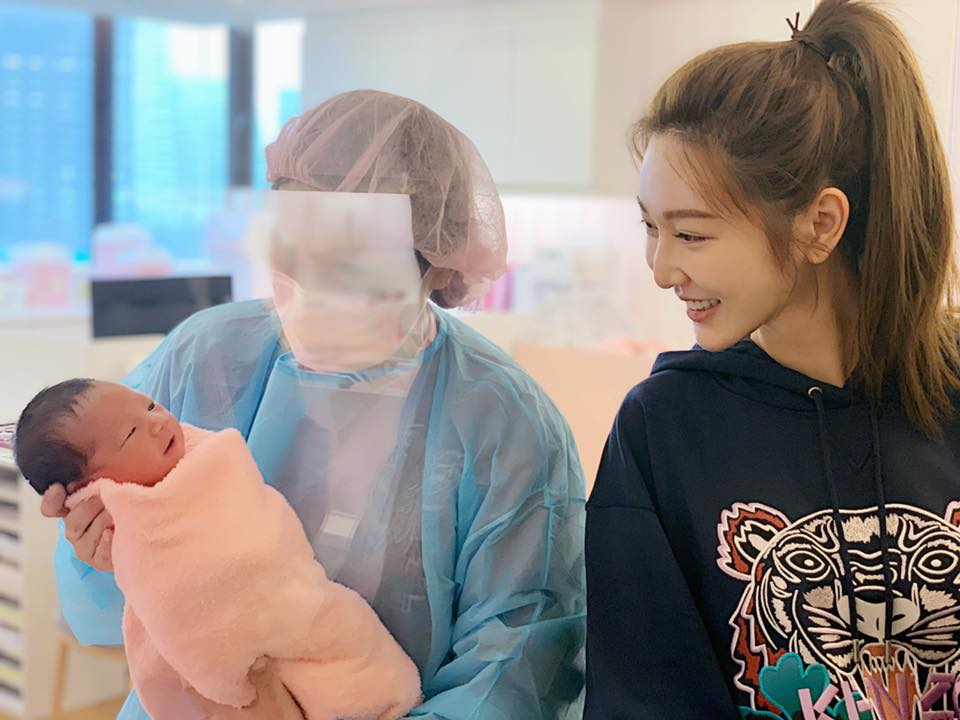 ▲曾莞婷想抱走潘逸安的女兒。（圖／翻攝臉書）