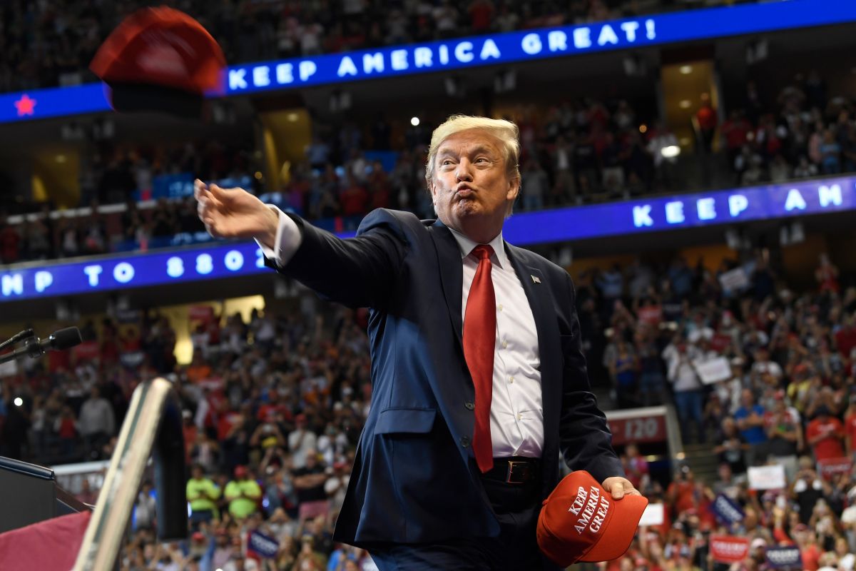 ▲美國總統川普一舉一動都引起討論。圖為近日造勢照。（圖／美聯社／達志影像）