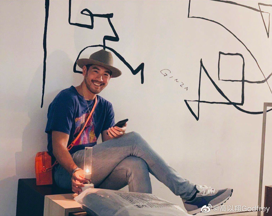 ▲高以翔粉絲會於高以翔昏倒的地點舉辦追思會。（圖／翻攝微博）