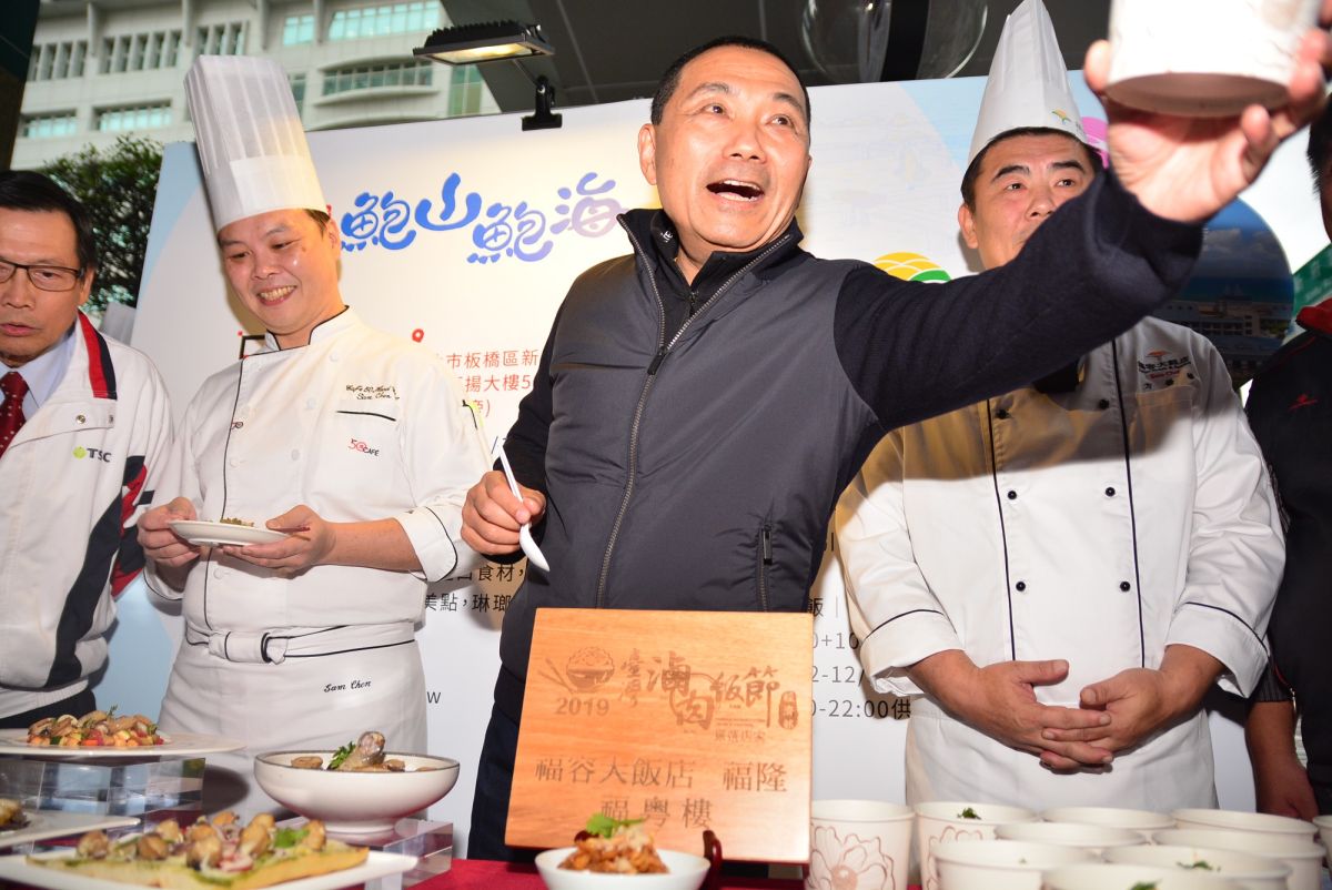 ▲侯友宜表示，市府為了推廣貢寮在地優質水產品，建立「貢寮鮑」品牌，並輔導養殖戶取得產銷履歷及生產追溯認證，是安心在地的絕佳食材。（圖／新北市農業局提供）