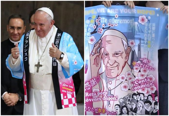 ▲天主教教宗穿著日本代表贈與的傳統服飾。（圖／翻攝自推特）