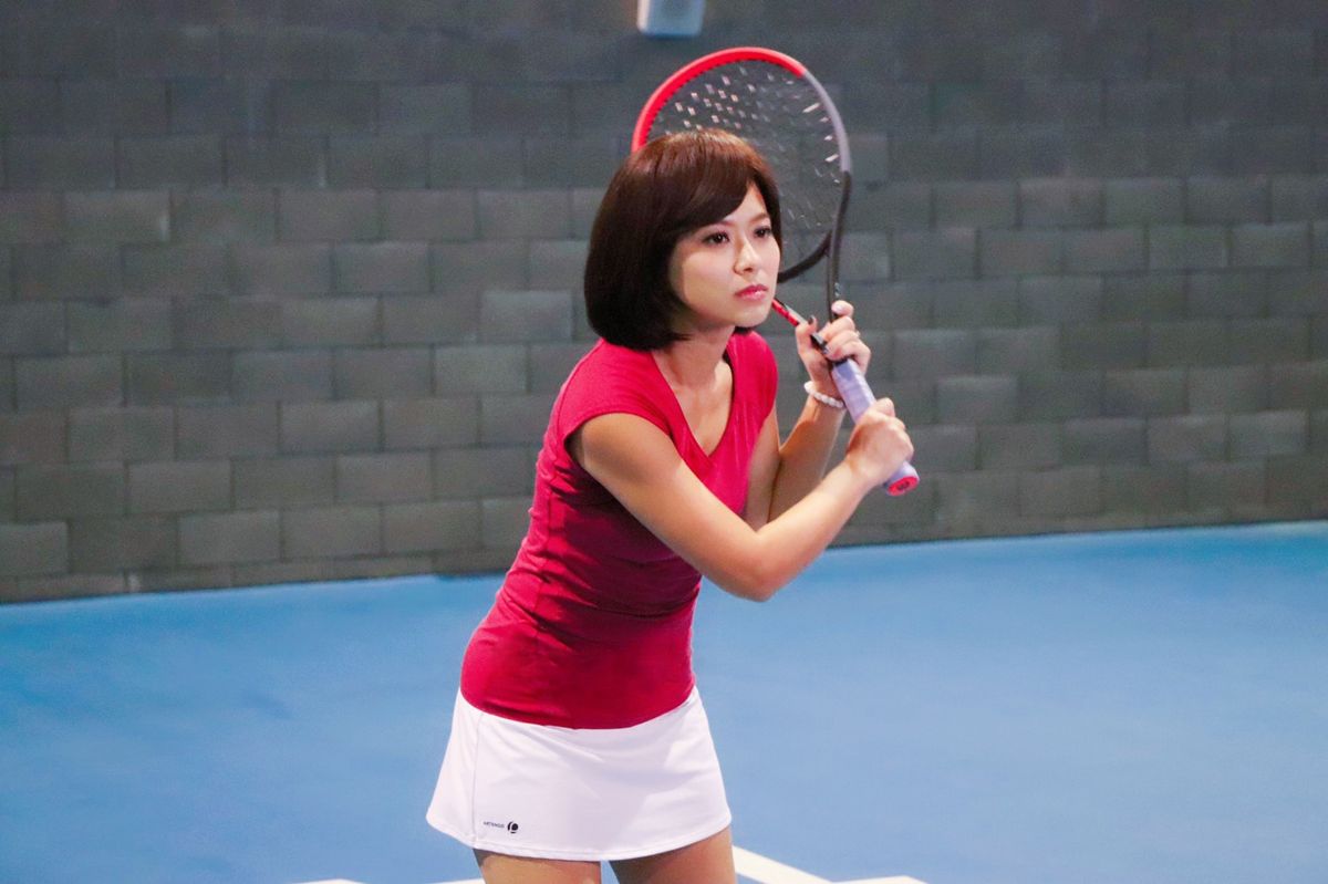 ▲麥玉潔平時就有打網球的運動習慣。（圖／中天）