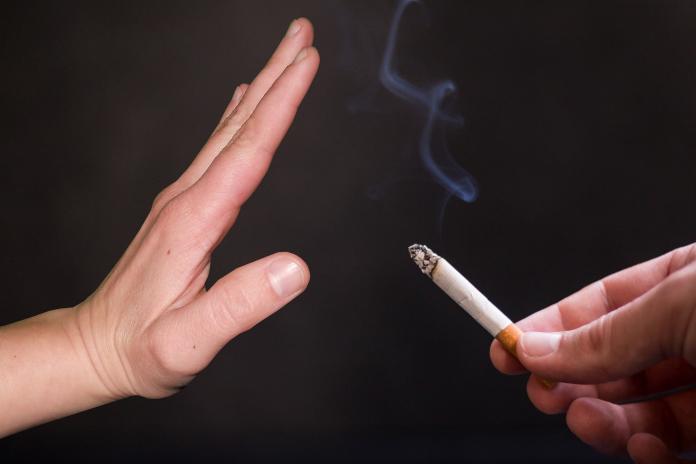 吸菸者COVID-19重症風險高2倍　高市衛生局：趁機戒菸吧
