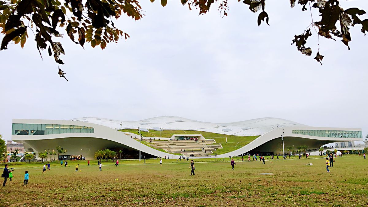 ▲原訂今年底在高雄衛武營國家藝術文化中心戲劇院開演的，莫斯科古典芭蕾舞團，傳出有舞者檢疫期滿後採檢確診。（圖／記者陳美嘉攝）