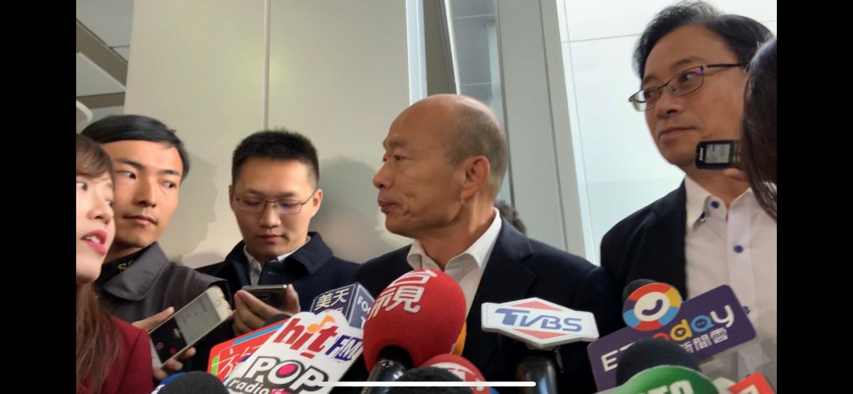 媒體問起韓國瑜對於岳家採砂石的看法，韓國瑜竟回答他對ECFA即將到期的看法。 (圖/記者吳承翰攝)