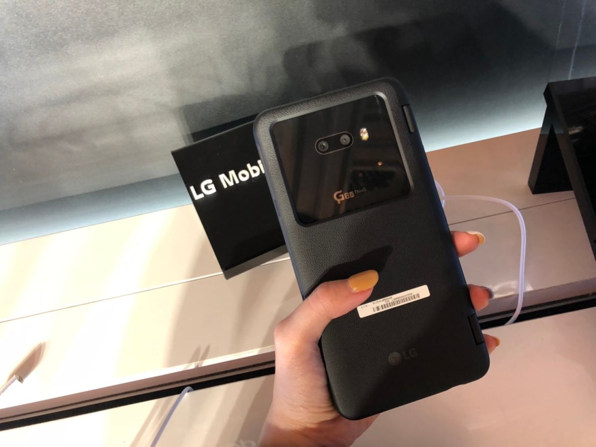 ▲「LG G8XThinQ Dual Screen」後鏡頭2顆。（記者趙毓琪攝）