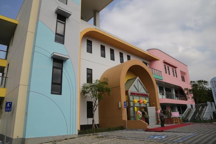嘉義縣第一所非營利幼兒園在大埔美精密機械園區啟用。