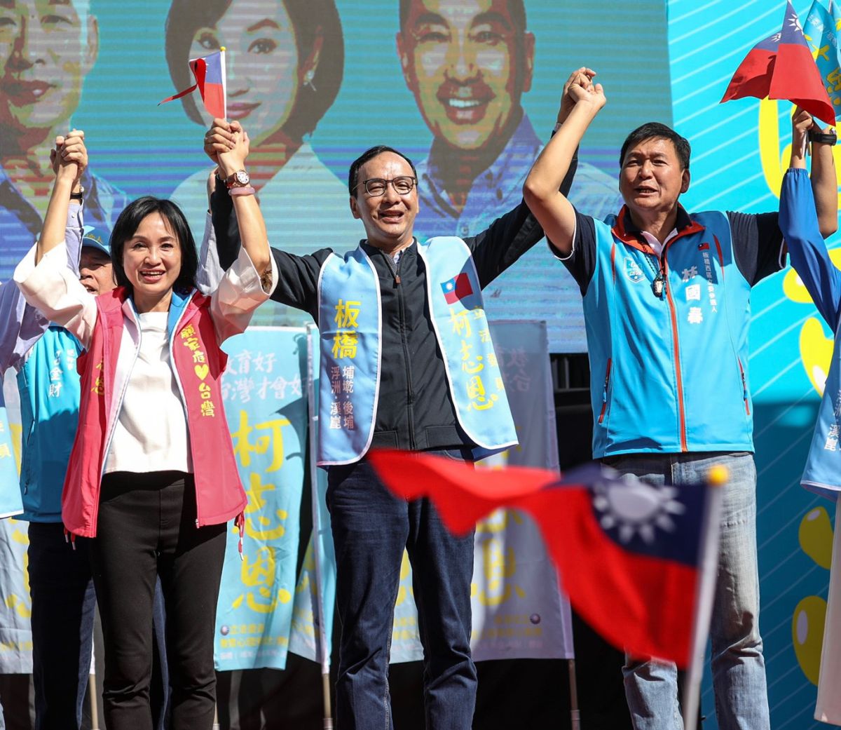 ▲柯志恩與韓國瑜聯合競選總部今（30）天在板橋介壽公園舉辦，新北市前市長朱立倫前來站台。（圖／記者宋原彰攝，2019.11.30）