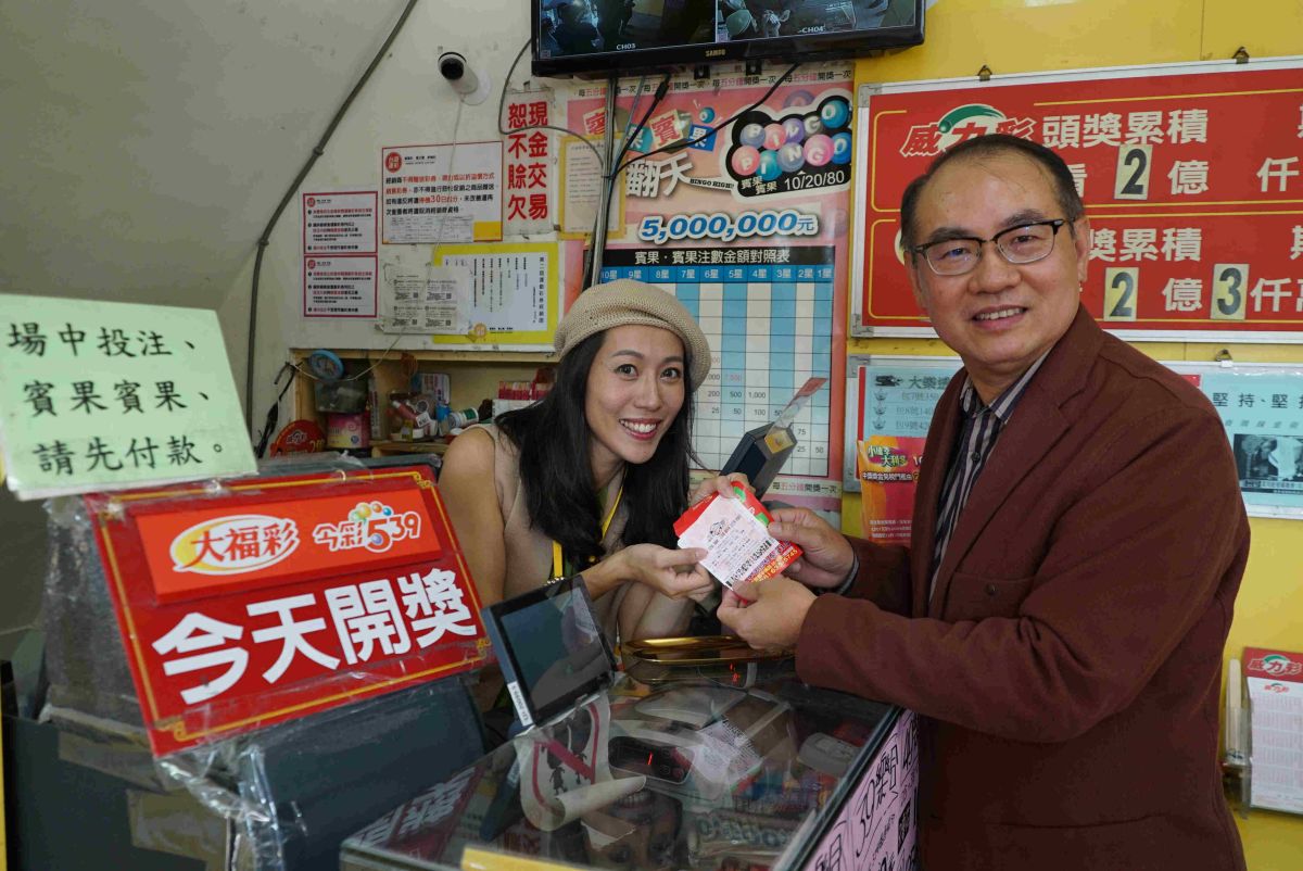 ▲台灣彩券上億頭彩天天開，唯獨張詩盈（左）中過金馬獎。（圖／海鵬）