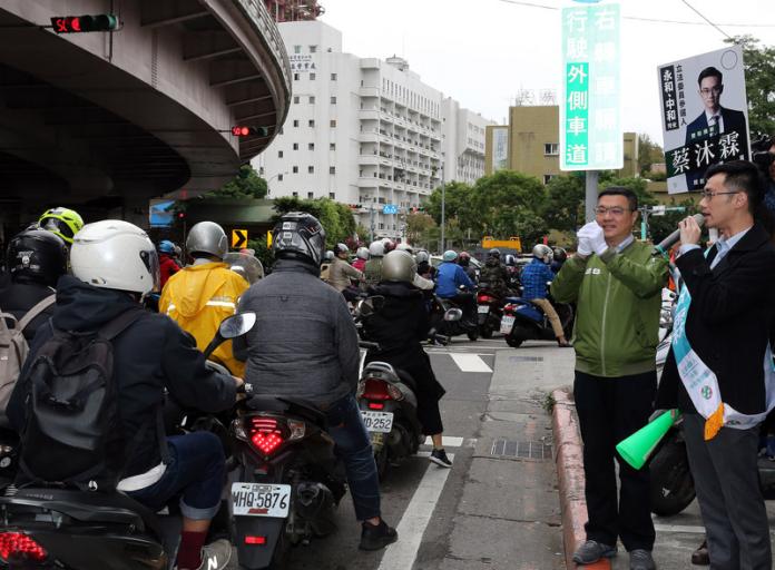 在公館圓環旁車流量大,每年交通取締5000件。(圖/NOWnews資料照)