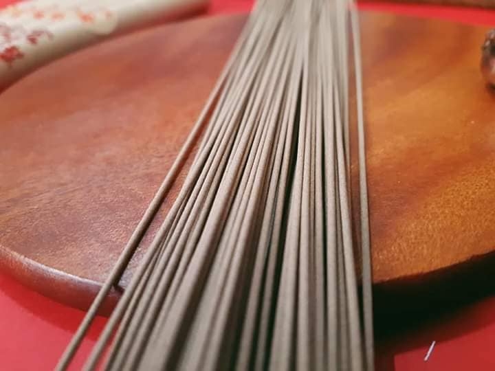 線香示意圖。(圖/翻攝自宏興製香舖-臺南市北區經銷商粉專)