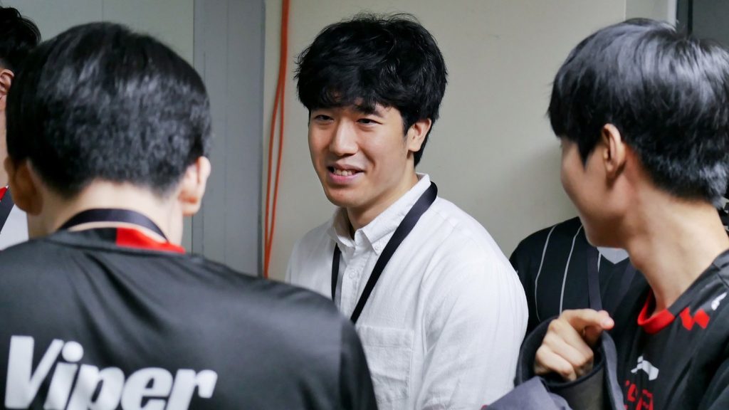 LCK官方宣布cvMax（中）的無限期禁賽懲處將暫停實施。   圖：翻攝自Griffin粉專