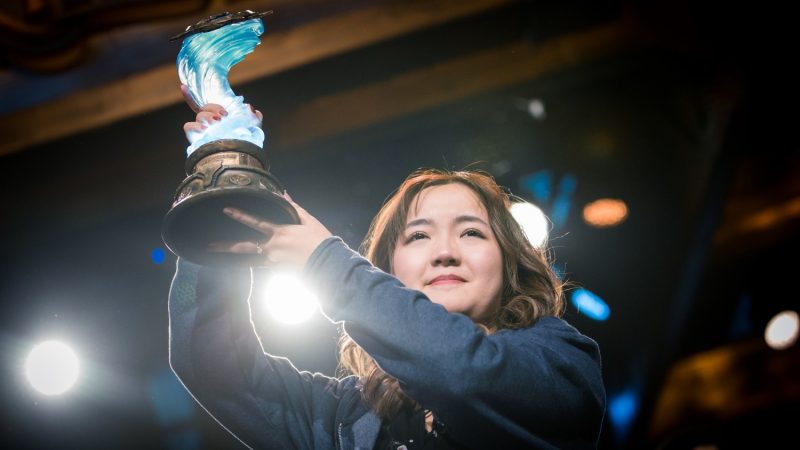 Liooon拿下《爐石戰記》世界冠軍，成為史上第一位女性世界冠軍。   圖：暴雪娛樂提供