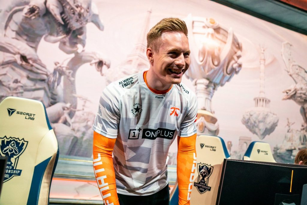 Broxah 發表長文告別 FNC   圖：翻攝自 Broxah 推特