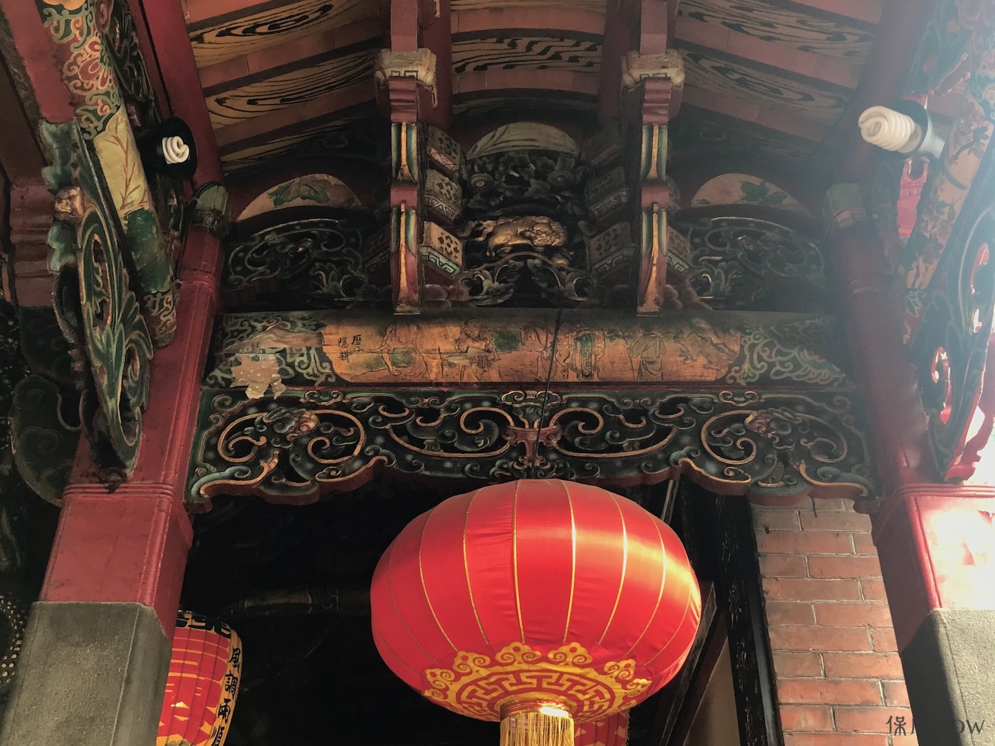 三重先嗇宮龍邊建築,由曾文珍師傅率吳海同師傅、王款師傅製作。(圖/記者連宜方攝)