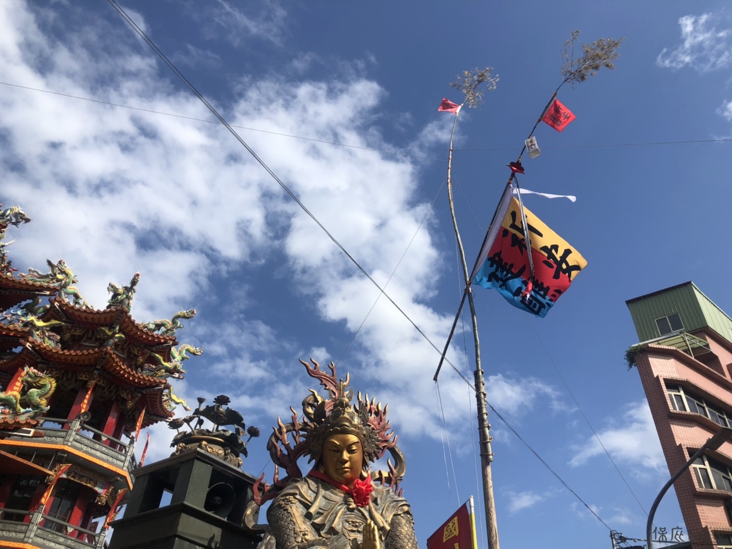 蘆洲湧蓮寺燈篙。（圖／記者連宜方攝）