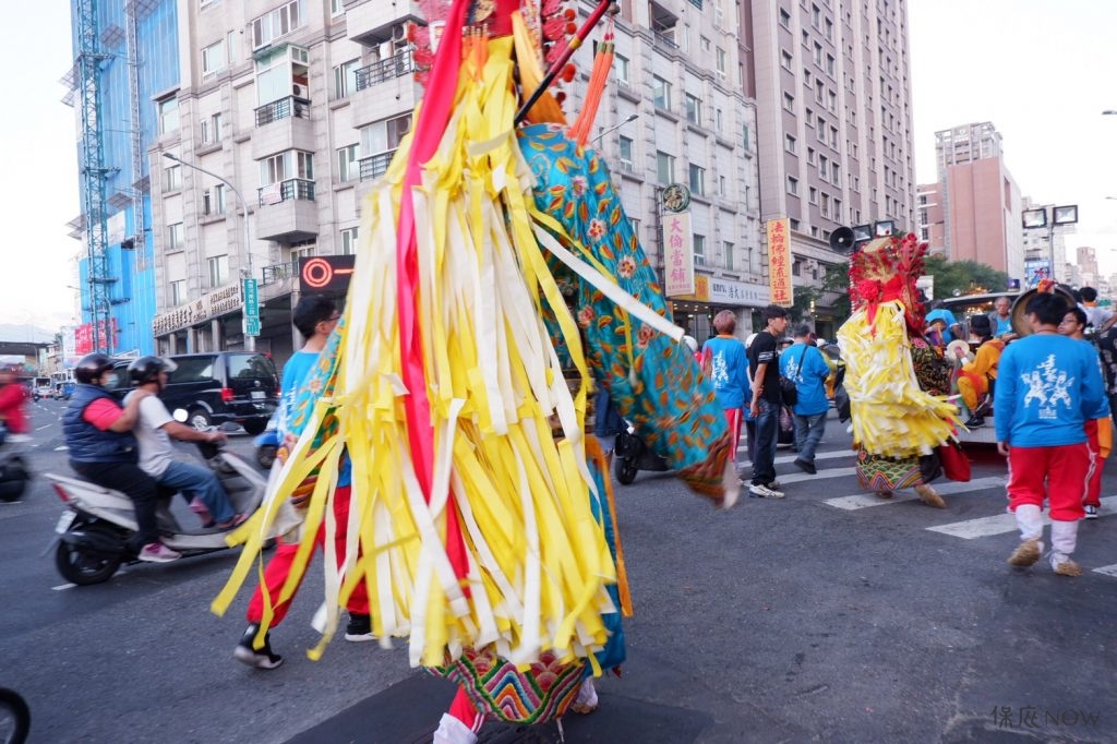 神將身上的篙錢。（圖／記者連宜方攝）