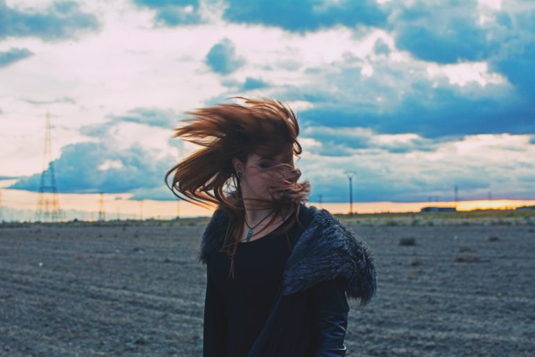 ▲「戀愛的目的，不是為了了解對方，而是為了瞭解自己」。（圖／Shutterstock）