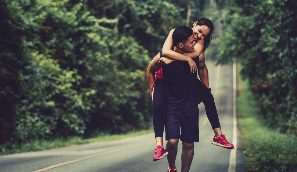  ▲曾經幫過你一次忙的人，會比那些你幫助過的人，更願意再幫你一次忙。（圖／Shutterstock）