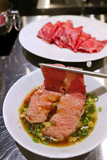 ▲帶著甜美油花與肉汁的牛小排，沾點醬油絕配。（圖／Kate‘S Fun Zone凱特瘋閣）