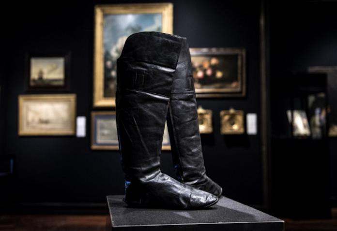 ▲一雙據信是拿破崙的靴子，以 390 萬台幣的價額於拍賣會成交。（圖／翻攝自《法國當地新聞網》）