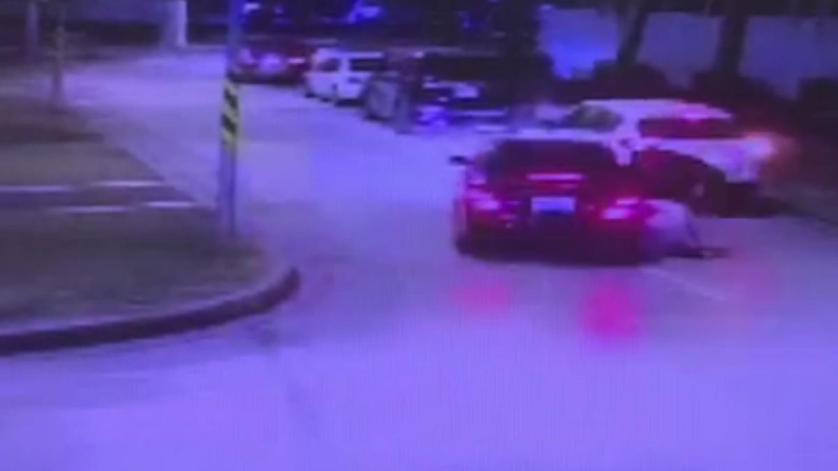 ▲被害人被歹徒強踹下車，更遭拖行，導致肢體多處受傷。（圖／記者陳聖璋翻攝）