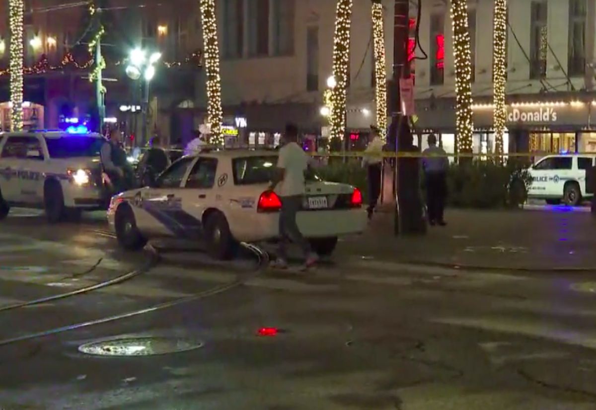 ▲紐奧良鬧區驚傳槍擊案。（圖／翻攝自影片）