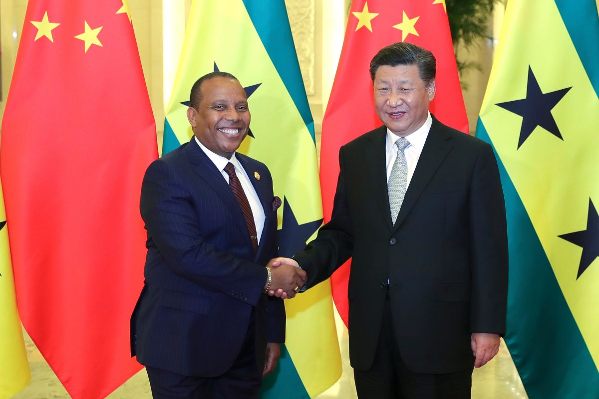 ▲聖多美和普林西比於2016年與台灣斷交，改與中國建交，潛藏外債暴增到7000萬美金，連進口石油及媒礦的錢都沒有，被網友稱為台灣斷交國中「最慘第一名」。（資料照／美聯社／達志影像）