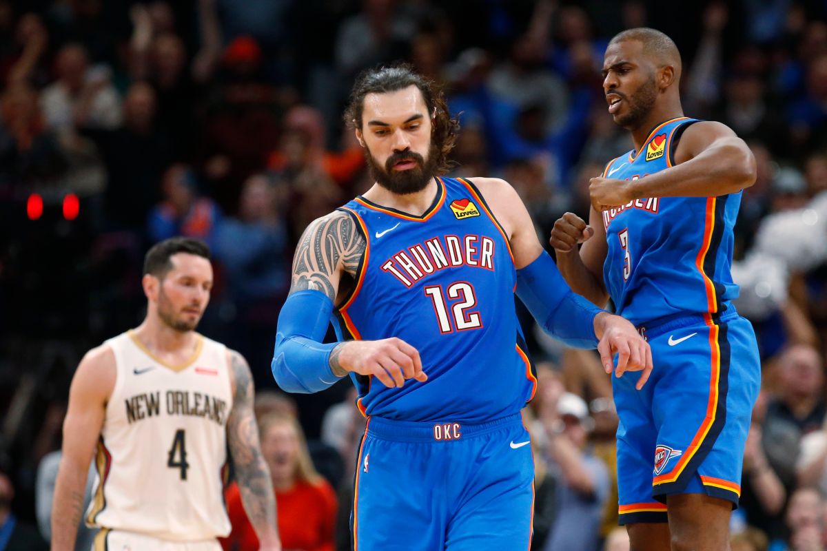 ▲雷霆Steven Adams(中)、Chris Pau(右)。（圖／美聯社／達志影像）
