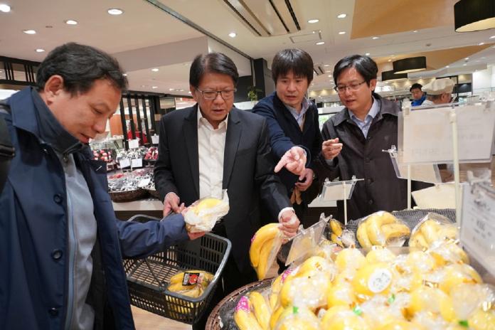 ▲屏東縣長潘孟安前往日本百貨超市視察台灣香蕉銷售情形，未來持續推動銷日穩定供貨。（圖／屏東縣政府提供）