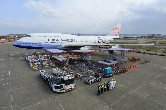 ▲為慶祝 60 周年，中華航空最後一架 747-400 彩繪機於今（ 3 ）日正式出廠，將於 4 日首航台北－首爾 CI160 航班。（圖／中華航空）