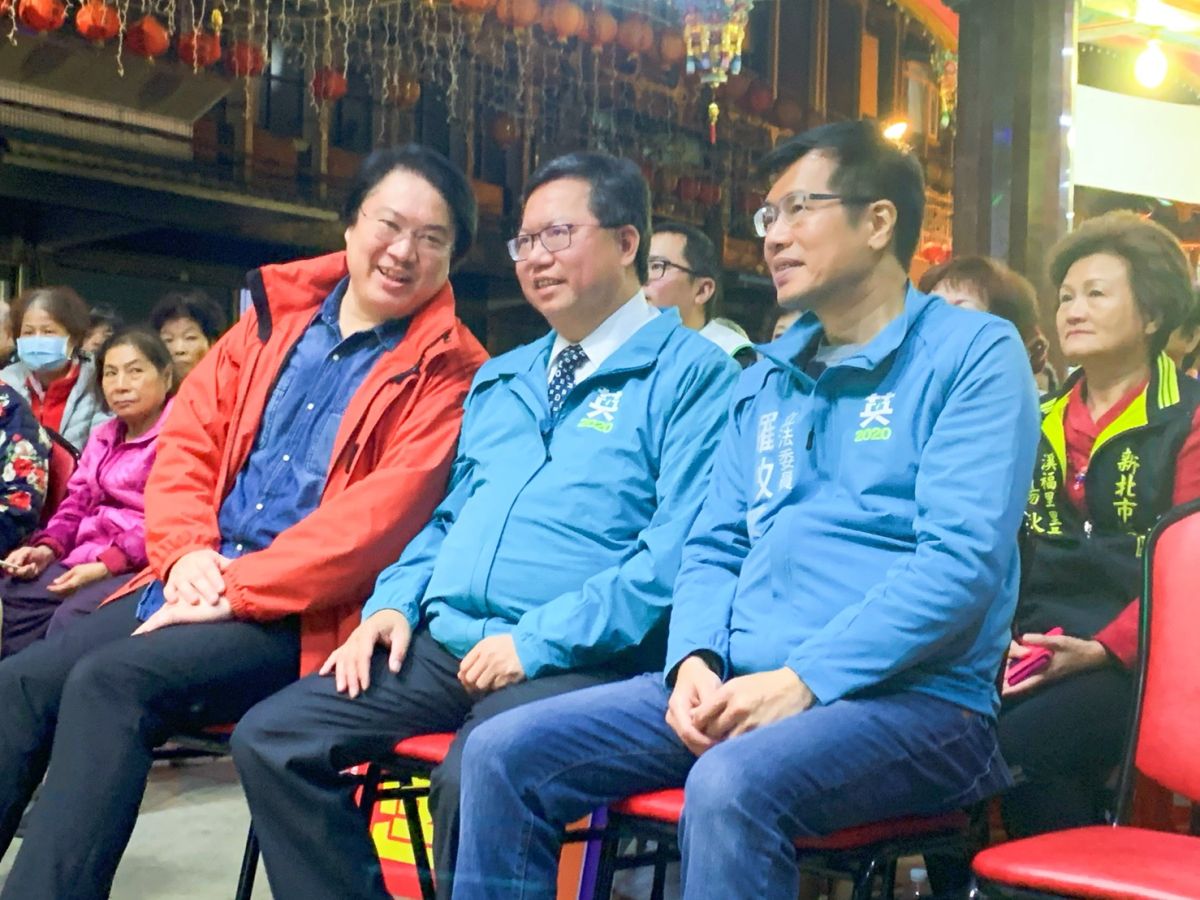 ▲新北市立委候選人羅致政今（3）日在板橋溪崑北極宮舉辦「溪崑大團結、力挺羅致政」演講晚會，邀請桃園市長鄭文燦、基隆市長林右昌助講力挺。（記者宋原彰攝，2019.12.03）