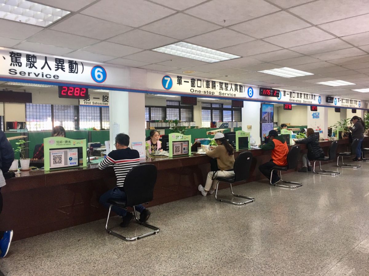 ▲桃園監理站從12月7日起的每周六上午8時至12時，開辦「假日門市」與道安講習。（圖／桃園監理站提供）