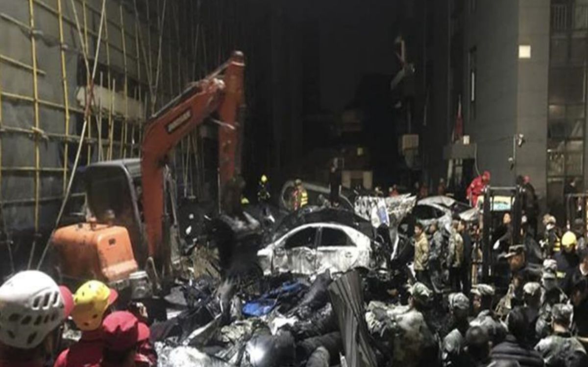 ▲大陸浙江 3 日晚間驚傳印染廠內之汙水桶爆炸意外，導致貨架坍塌，根據陸媒報導， 9 人因此死亡。（圖／翻攝自新華網）