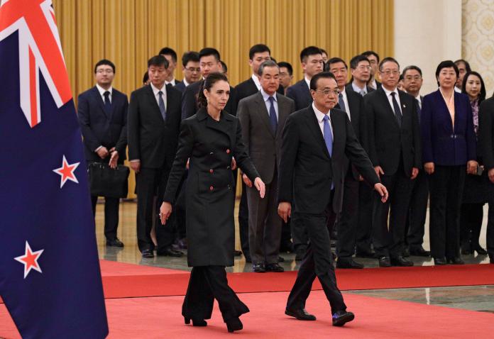 ▲紐西蘭總理阿爾登與中國共產黨高層李克強。（圖／美聯社／達志影像）