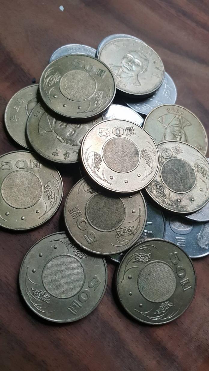 ▲偽造50元硬幣集團尚未破獲，民眾持有硬幣時要特別留意（圖／記者鄧力軍攝）