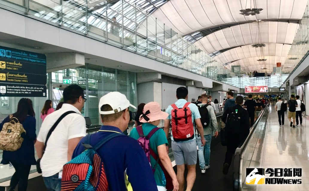 ▲交部今（ 4 ）日傍晚澄清，經向泰國貿易經濟辦事處查證獲告，旅客辦理泰國簽證仍須附上個人財力證明，不過旅遊業者表示，今日確實接獲簽證代表處人員通知要暫緩新規定。（圖／記者陳致宇攝）