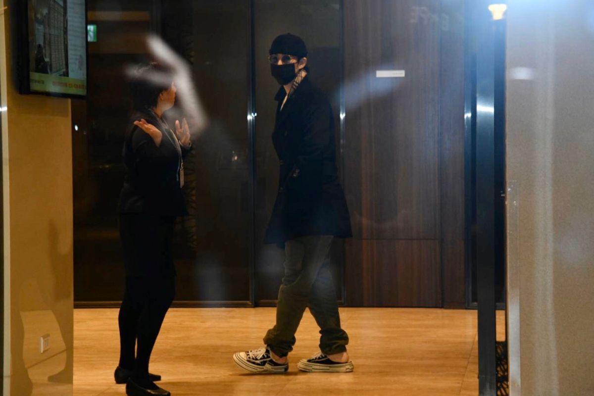 ▲吳建豪到靈堂送高以翔最後一程。（圖／記者林柏年攝）