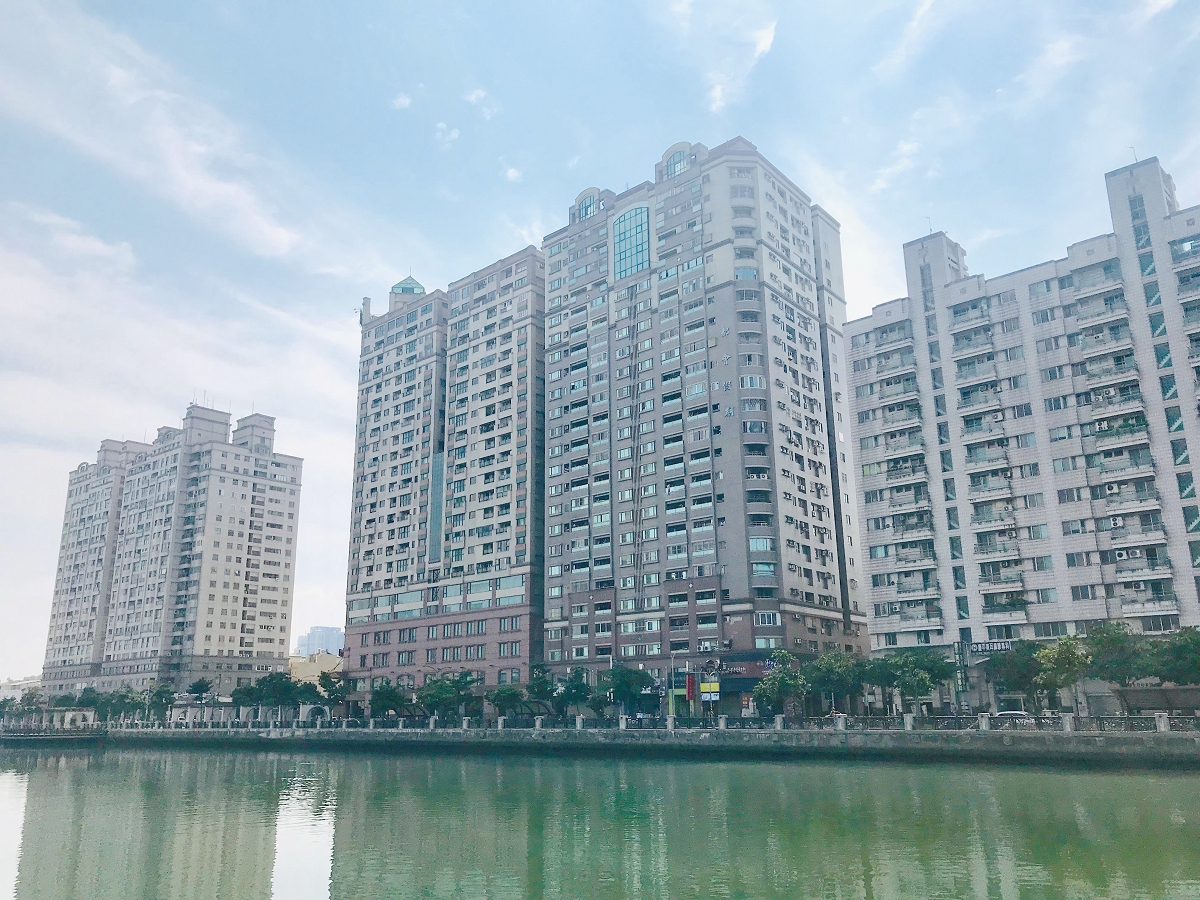 ▲台南市安平和永康大樓多、房價相對親民，青壯年占比高。（圖／信義房屋提供）