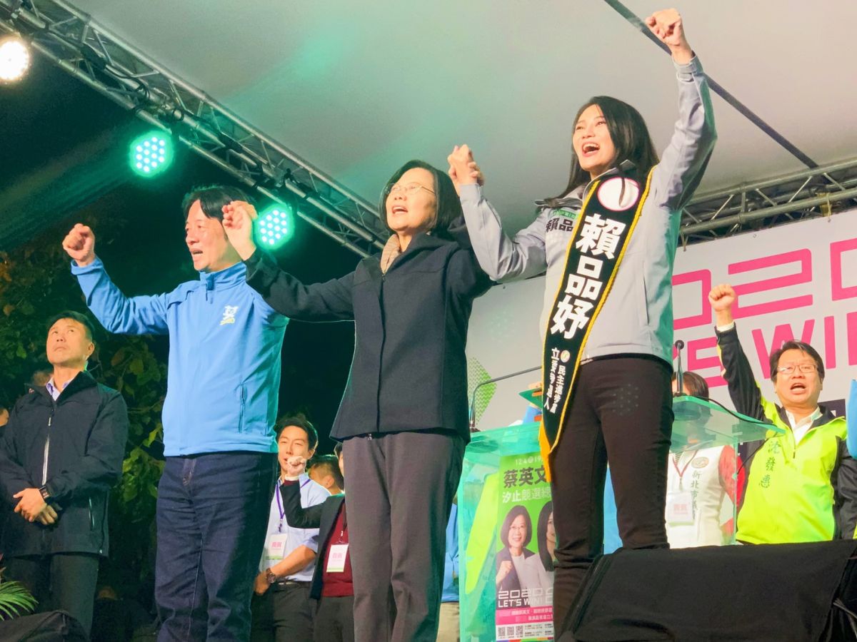▲蔡英文稱讚賴品妤要和蔡適應組「蔡賴配」、和高嘉瑜組「兩隻瑜」想法很有創意，要大家支持年輕人進入國會。。（圖／記者宋原彰攝，2019.12.04）