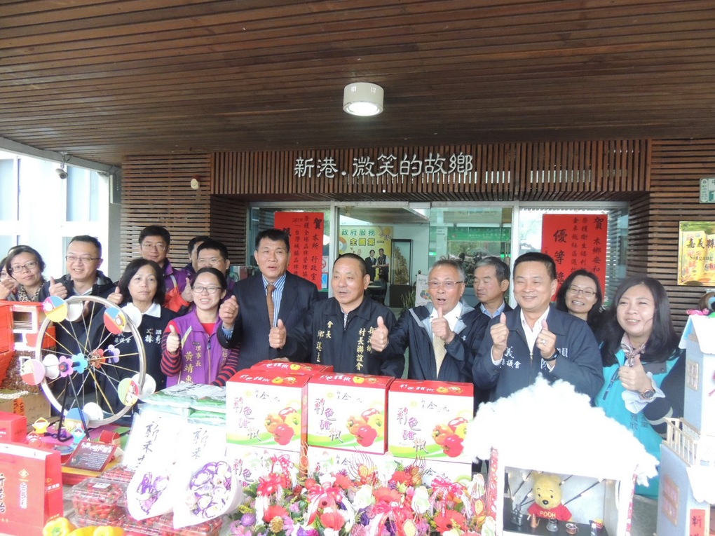 ▲新港鄉農特產推廣盛事的「新港五夠讚」將於12月7、8日登場，縣議員、新港鄉農會與魅力商圈人員共同響應宣傳。（圖／記者任禮清攝　2019.12.5）