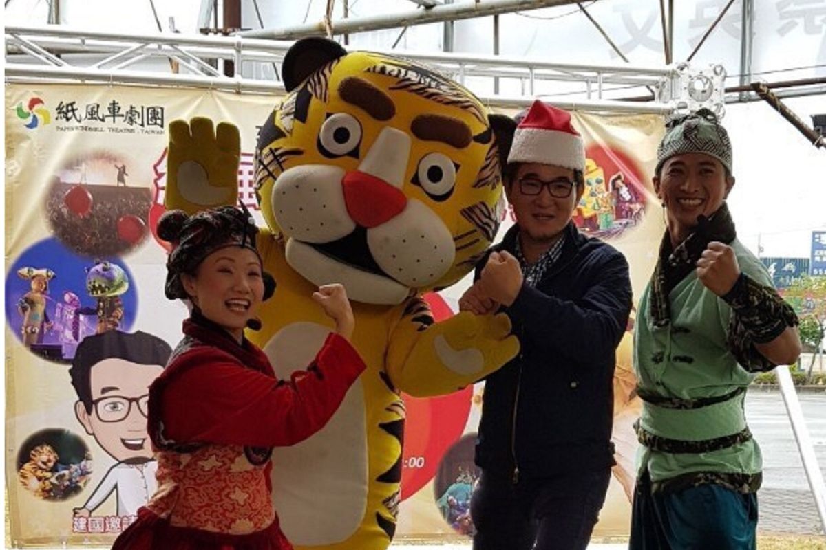 ▲立委劉建國力邀邀紙風車兒童劇團來雲林為小朋友公演。（圖／記者洪佳伶攝 , 2019.12.05）