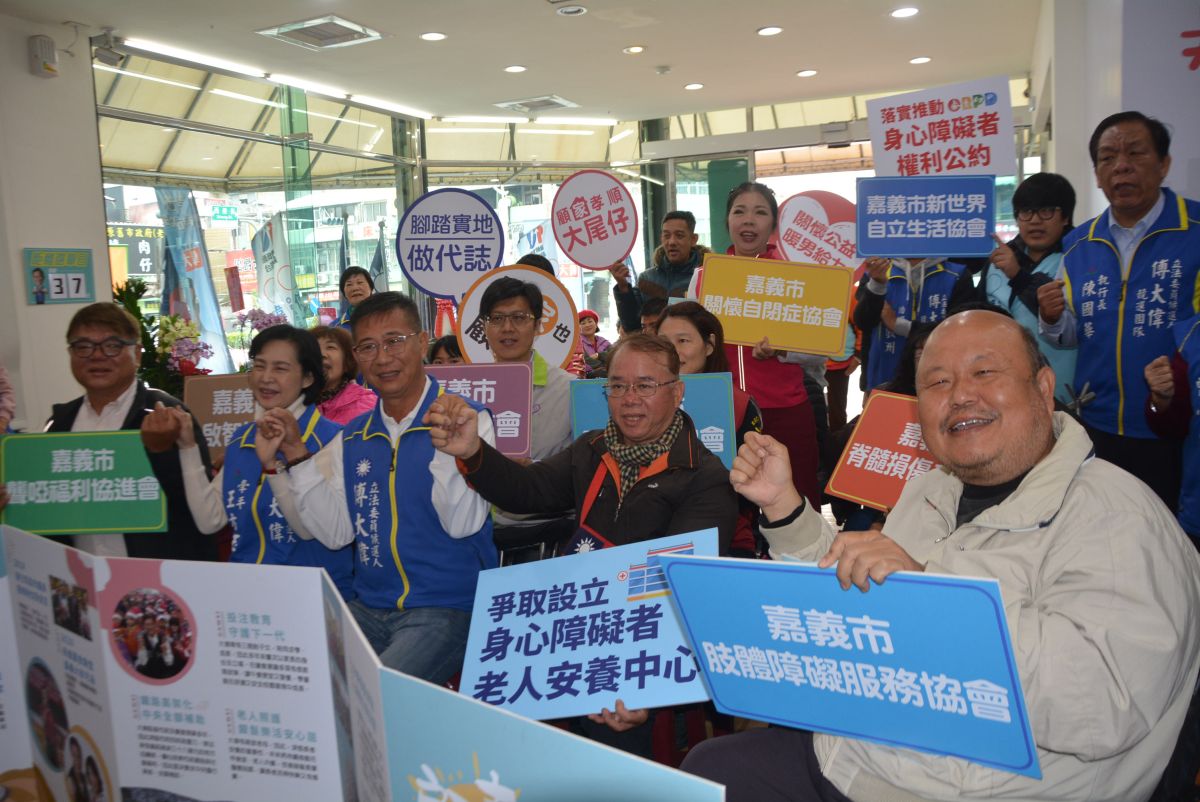 ▲社福團體以實際行動表達對傅大偉的支持。（圖／記者郭政隆攝影2019.12.2）